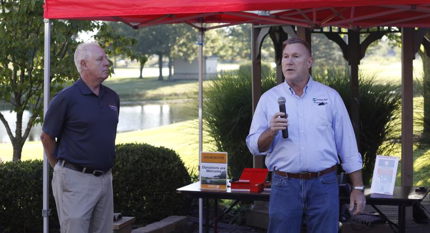 OEC President and CEO Pat O'Loughlin and Buckeye Rural Electric CEO Kent Eldridge at 2023 OLSA Golf Scramble.